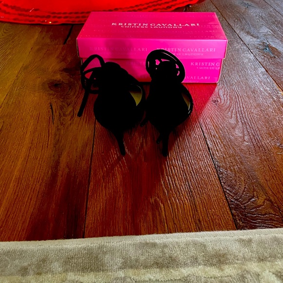 Pointy toe black high heels - Picture 4 of 4